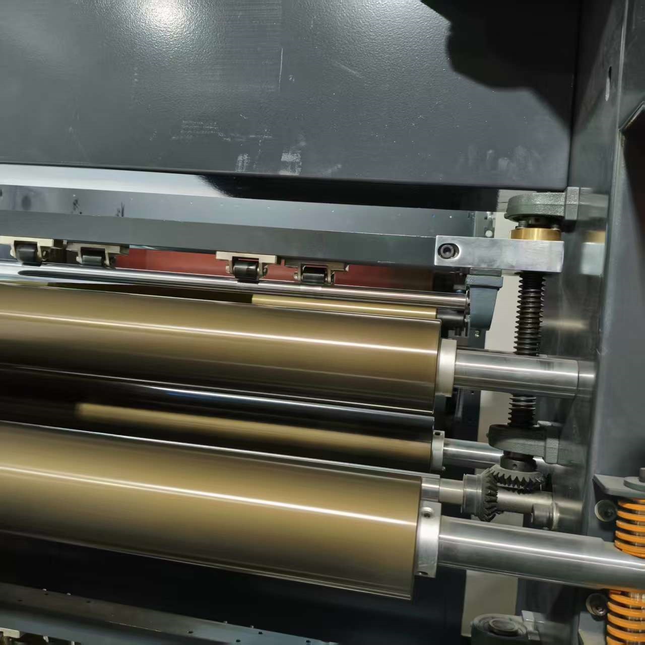 How to Solve Paper Curling Problems During Roll-to-Sheet Cutting?      